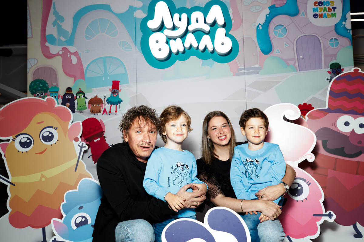 Александр Яценко с семьей. Премьера мультсериала «Лудлвилль»
